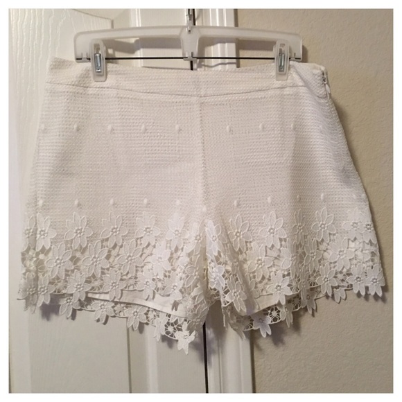 NWOT Ann Taylor White Lace Trim Shorts - Picture 2 of 11